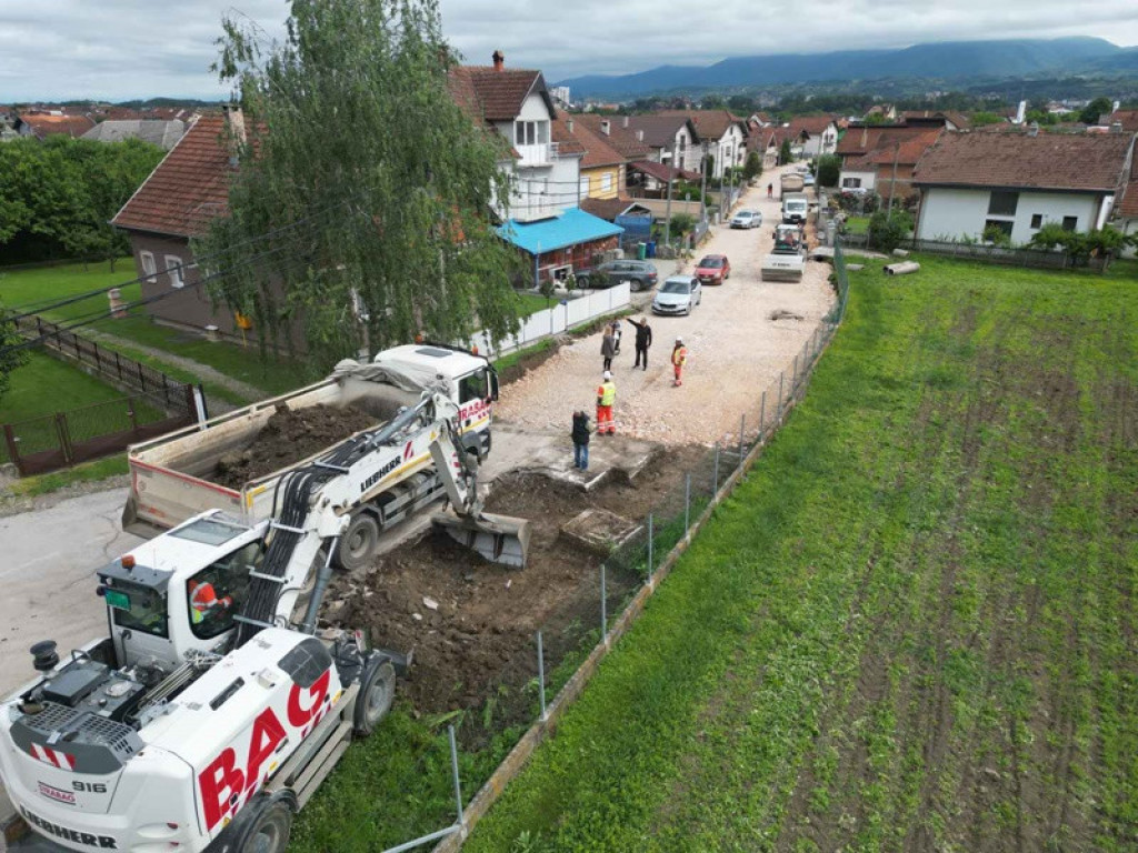 Nakon pola veka čekanja konačno dočekali rekonstrukciju ulice: Spas za 80 kuća u čačanskom naselju Ljubić, dvorišta i podrumi često su im bila pod vodom (FOTO)