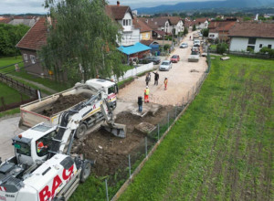 Nakon pola veka čekanja konačno dočekali rekonstrukciju ulice: Spas za 80 kuća u čačanskom naselju Ljubić, dvorišta i podrumi često su im bila pod vodom (FOTO)