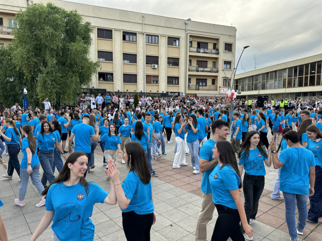 MLADOST I LEPOTA SRBIJE Veličanstvene slike maturanata poslate iz ovog grada