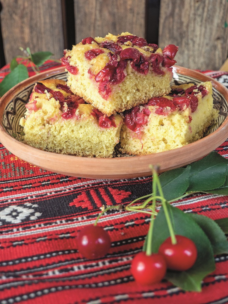 BAKIN KOLAČ SA VIŠNJAMA Proveren recept s merama na kašiku, uvek uspe!