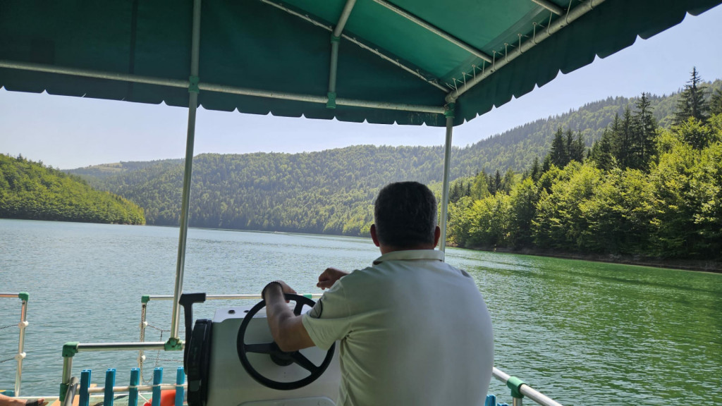 OVO JEZERO JE PRAVI HIT Na hiljade turista iz čitavog sveta stiže podno planine Zlatar (FOTO)