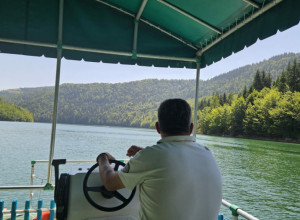 OVO JEZERO JE PRAVI HIT Na hiljade turista iz čitavog sveta stiže podno planine Zlatar (FOTO)