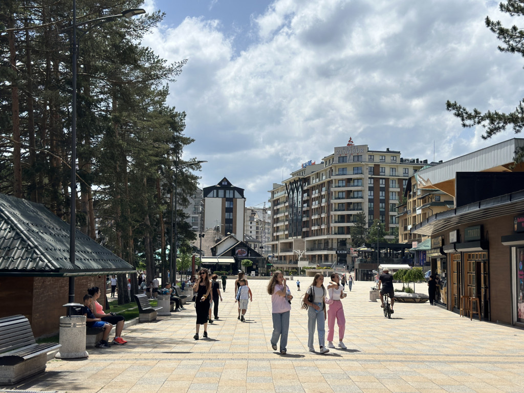 Ručak za dvoje 5.000 dinara, a kafa 200: Ovo su cene na Zlatiboru o kojima se uvek priča