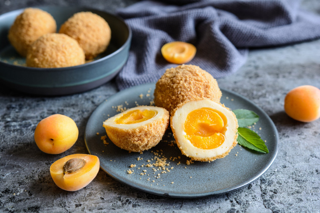 Recept za sočne knedle sa kajsijama svaka domaćica mora da ima: Svaki zalogaj je fantazija - preukusna poslastica