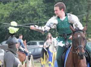 PRAVI SRPSKI VITEZOVI POSTOJE Oklop težak 40 kilograma, brzi konji i oštar mač, ne odustaju od čuvanja tradicije! (FOTO)