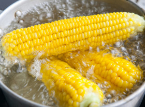 DOŠLA SEZONA LETNJEG KUKURUZA: Letnja poslastica sa skrivenim prednostima