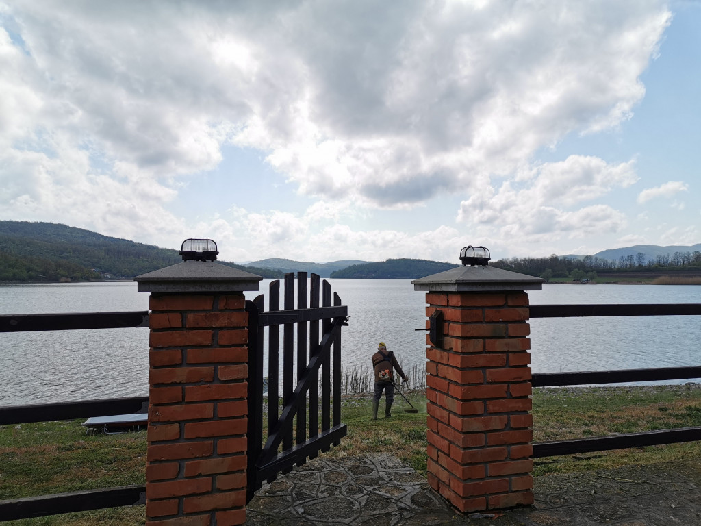 Šumadijsko more usred Srbije, noćenje oko 15 a pun pansion do 40 evra: Gružansko jezero i sela u okolini Knića su pravi raj, destinacija sve popularnija za ljude koji stvarno žele da odmore