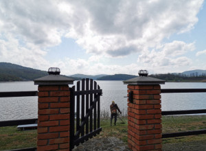 Šumadijsko more usred Srbije, noćenje oko 15 a pun pansion do 40 evra: Gružansko jezero i sela u okolini Knića su pravi raj, destinacija sve popularnija za ljude koji stvarno žele da odmore