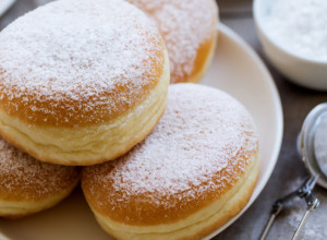 Pekari uvek dodaju 1 tajni sastojak u testo za krofne: Ne upijaju ni kap ulja, a vazdušaste su i mekane