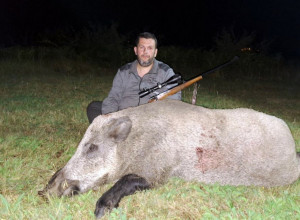TERORISAO CEO KRAJ Bojan odstrelio divljeg vepra teškog 242 kilograma, ovo je do sada neviđena grdosija