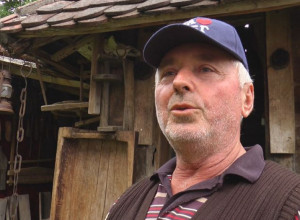 SVAKA ČAST: Milan u vajatu napravio pravi muzej, čuva srpsku tradiciju i tu ljubav prenosi na unuke (FOTO)