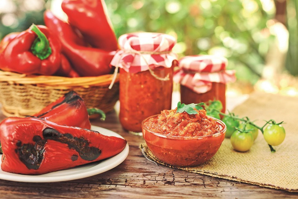 Domaćice, ovo morate da probate! Srbi obožavaju pinđur, a malo ko zna kako se pravilo pravi: Recept će vas razneti
