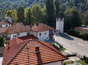 Ona je simbol Prijepolja, odoleva vekovima i čak i danas pokazuje tačno vreme: Sahat kula u opštini na Limu jedinstvena na svetu, svako ko pored nje prođe obavezno i zastane