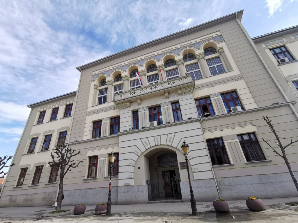 Ovo je srednja škola u kojoj je Bora napisao prve stihove i koju je toliko voleo