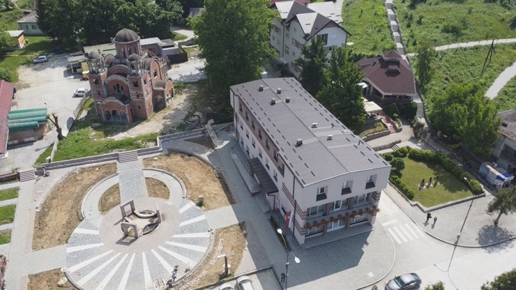 Radost za decu, a olakšanje roditeljima: Opština Lučani obezbedila besplatne udžbenike za učenike, ali i školski pribor i rančeve za predškolce