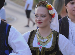 SRPSKI OBIČAJI KOJI STRANCE OBARAJU S NOGU: Ritual bez kojeg nijedan događaj ne može da prođe im je OMILJENI