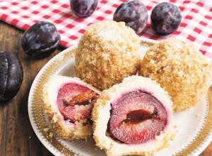 VOJVOĐANSKI RECEPT Knedle sa šljivama mekane kao duša, jednostavno se tope ustima