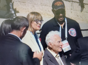 STARINA RADOLJUB DOČEKAO ČIZME IZ AMERIKE Obeležena operacija „Misija Halijard“  u Pranjanima, stigli i potomci pilota (FOTO)