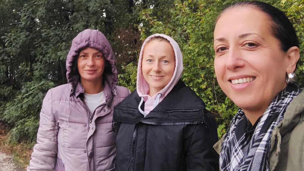Organizovana akcija čišćenja groblja i pojavile se samo tri žene - bravo za ove dame: Marijana, Slađana i Bojana uprkos kiši nisu odustale, same skupile smeće u 22 džaka
