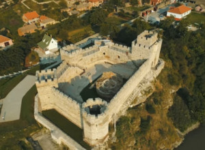 RAMSKA TVRĐAVA I KARAVAN SARAJ Preteča prvog tržnog centra koji je nastao na Balkanu još u 15. veku