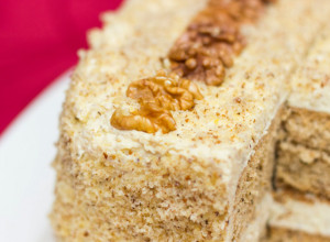 NAJBOLJA STARINSKA TORTA KOJA ĆE ODUŠEVITI SVE GOSTE NA SLAVI: Domaća poslastica bez veštačkih dodataka, nezaboravnog ukusa