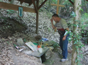 SRBI VOLE SVETU PETKU Svetlani se ukazala na panju, nekima dolazi u san, izvor kod Topole njoj je posvećen, a evo šta kažu meštani (FOTO)