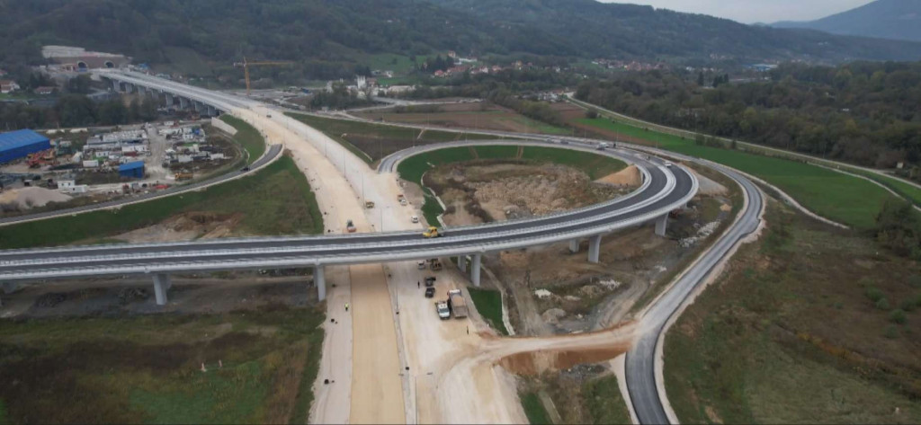 Još samo 100 metara do probijanja tunela Munjino brdo: Ovo su slike sa jednog od najvećih gradilišta u Srbiji, na deonici auto-puta do Požege radi se punom parom