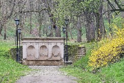 HAJDUČKA ČESMA Svedok istorije, Dositej Obradović je hteo da ga sahrane pored nje, u blizini se desio i atentat na kneza Mihaila