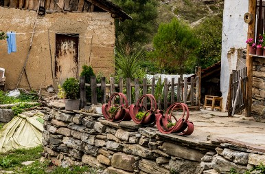 Misterija sela Gostuša: Kako su kuće od kamena i blata preživele vekove