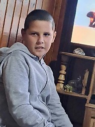 ŽELEO DA ZARADI ZA PORODICU Ahmeta (13) zgazio konj dok je izvlačio drva iz šume, uspešno se oporavlja - stiže i pomoć (FOTO)