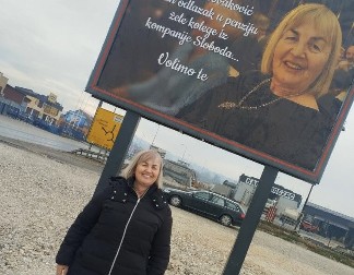 ŽENA SA BILBORDA Kolege otkrivaju zašto je Snežana zaslužila nesvakidašnji isparaćaj u penziju, sprema se i velika zabava (FOTO)