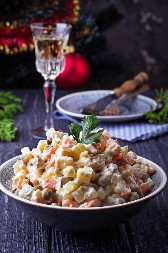 Spremite najbolju rusku salatu bez kupovnog majoneza: Trpeza više neće moći da se zamisli bez nje, vredi svake pare