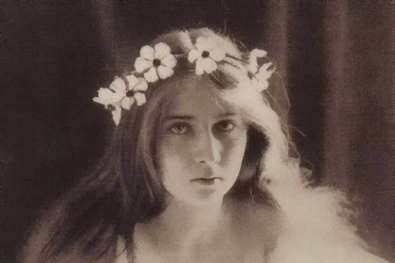 Bila je kraljica bez zemlje i naroda, a svi su je voleli: Kad su joj ubili muža ni suzu nije pustila, pa skončala u bedi