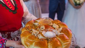 14. januara, na Mali Božić, se pravi POGAČA ZA SREĆU - VASILICA, a ovo je najprostiji recept! Ako je ukrstite dobro, prizvali ste..