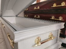 Ovo se nikako ne sme staviti u sanduk pokojnika: Donosi nezapamćenu nesreću, a svi to nesvesno rade iz velike ljubavi