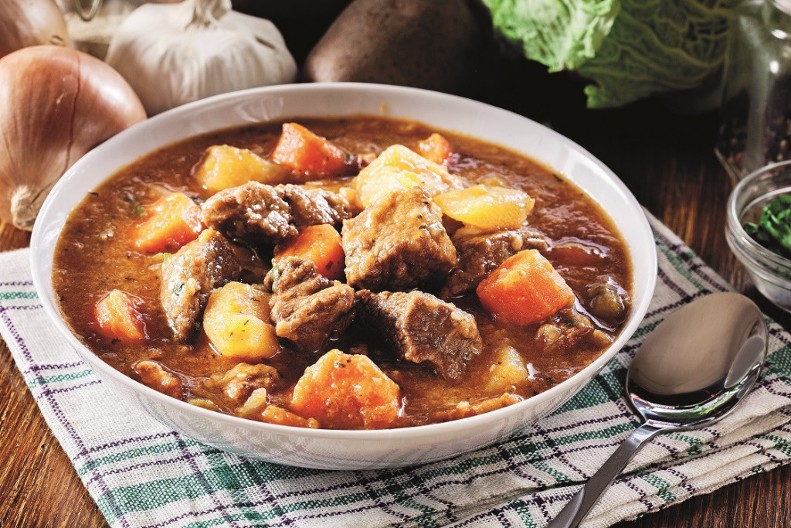 Samo na ovaj način se pravi starinski krompir paprikaš: Ručak na kašiku od kojeg podilazi čista milina