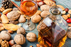 Domaći likeri i rakije – od travarice do orahovače