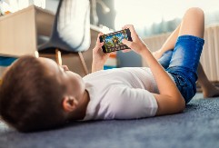 Navika koja šteti deci, a koju roditelji u Srbiji dozvoljavaju u velikoj meri: Ne slute da utiče na mozak i na ponašanje