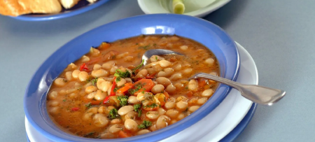 Kao da je mrsni! Počinje post, a ovo jelo se mora nalaziti na trpezi - posni pasulj na vodi čista 10ka recept