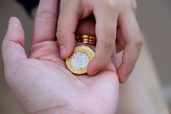 Šta znači kad nađete novčić na ulici? Stiže vam važna poruka, a zavisi šta želite i koji je broj na kovanici