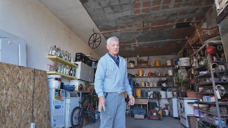 Tri puta ga zmija šarka ujedela za istu nogu i sve je - preživeo: Laza iz Boleča je čovek fenomen, evo kako se izborio sa opasnim otrovom i stekao "imunitet" (FOTO)