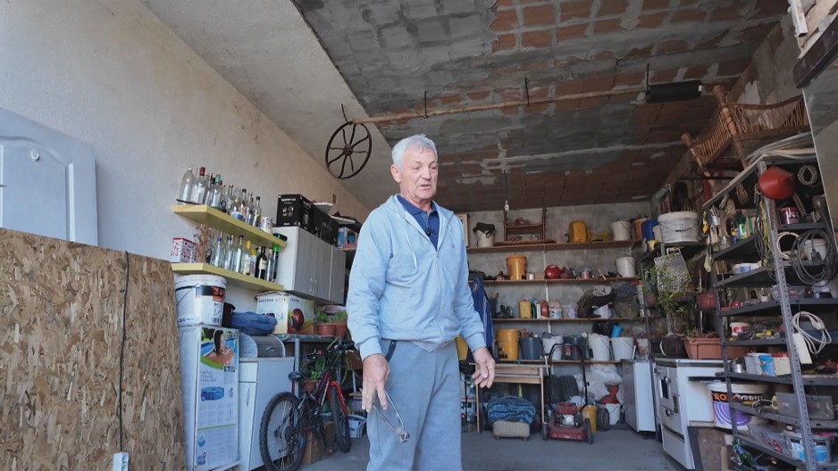 Tri puta ga zmija šarka ujedela za istu nogu i sve je - preživeo: Laza iz Boleča je čovek fenomen, evo kako se izborio sa opasnim otrovom i stekao "imunitet" (FOTO)