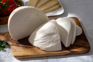 Tradicionalna metoda pravljenja sira iz mješine u Pešterskoj visoravni