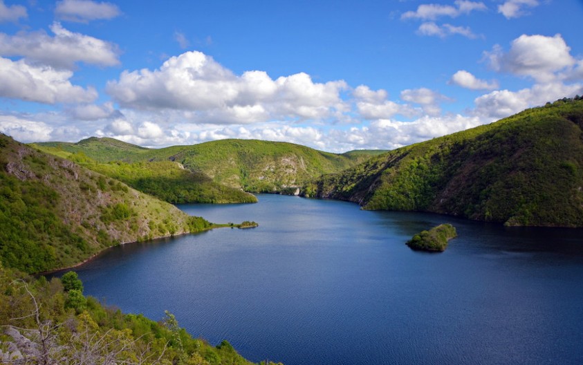Rudinsko jezero kod Sjenice: Nestvarno plavetnilo koje ne postoji na mapama