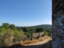 Vidikovac Crveni čot na Fruškoj gori: Pogled koji vodi do manastira Bešenovo