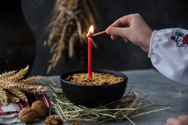 Zašto se verovalo da sveća koja se sama ugasi najavljuje nevidljivog gosta?