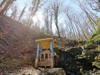 NA ČUDOTVORNOM VRELU PODNO JELICE SLEPI SU PROGLEDALI, BOLESNI OZDRAVILI: Još se pripoveda o devojčici koja se tu umila