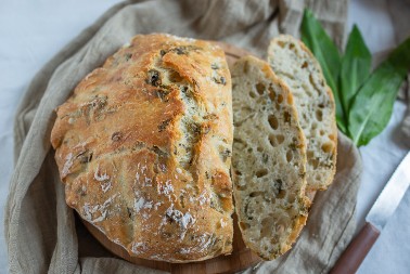 Majski kolač sa koprivom i kvasom: Hleb koji se lomi za zdravlje i novu snagu