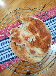 STARINSKI RECEPT SA JUGA SRBIJE: Banica sa SIROM, jedino OVAKO nikad neće biti MASNA, a možete da je jedete DANIMA