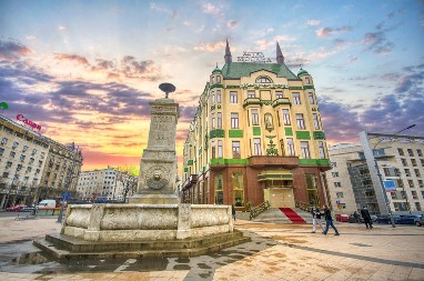 "Misteriozni" stub na Terazijama sa starih slika: Evo šta je označavao i kakva se "tajna" krila iza svega